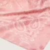 Bufanda en tono rosa antiguo con estampado de paisley