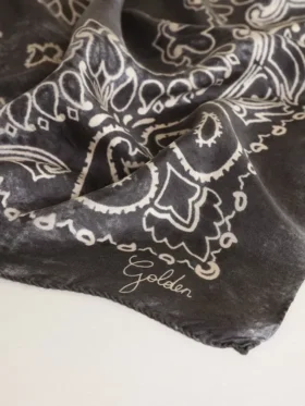Bufanda gris antracita con estampado de paisley