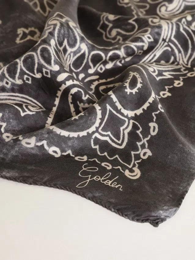 Bufanda gris antracita con estampado de paisley