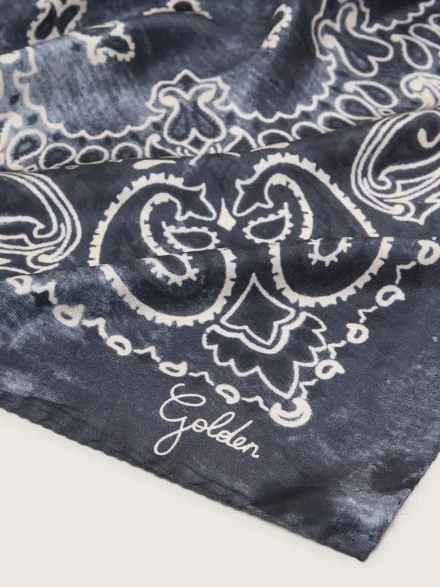 Bufanda gris antracita con estampado de paisley
