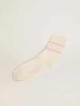 Calcetines blancos con acabado desgastado, logotipo rosa palo y rayas