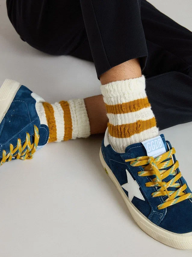 Calcetines blancos para niños con rayas color tabaco