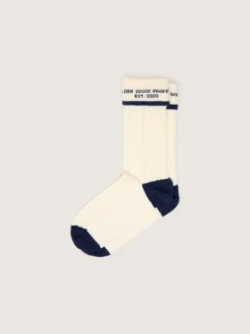 Calcetines en blanco desgastado con vuelta y detalles en azul oscuro