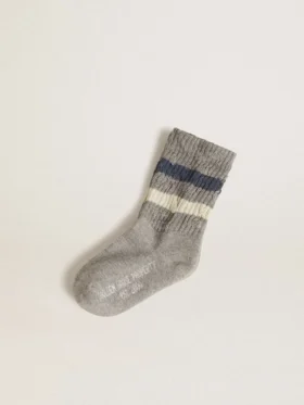 Calcetines grises para niños con detalles desgastados y rayas en blanco desgastado y azul