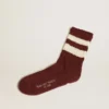 Calcetines morados con detalles desgastados y rayas en blanco desgastado