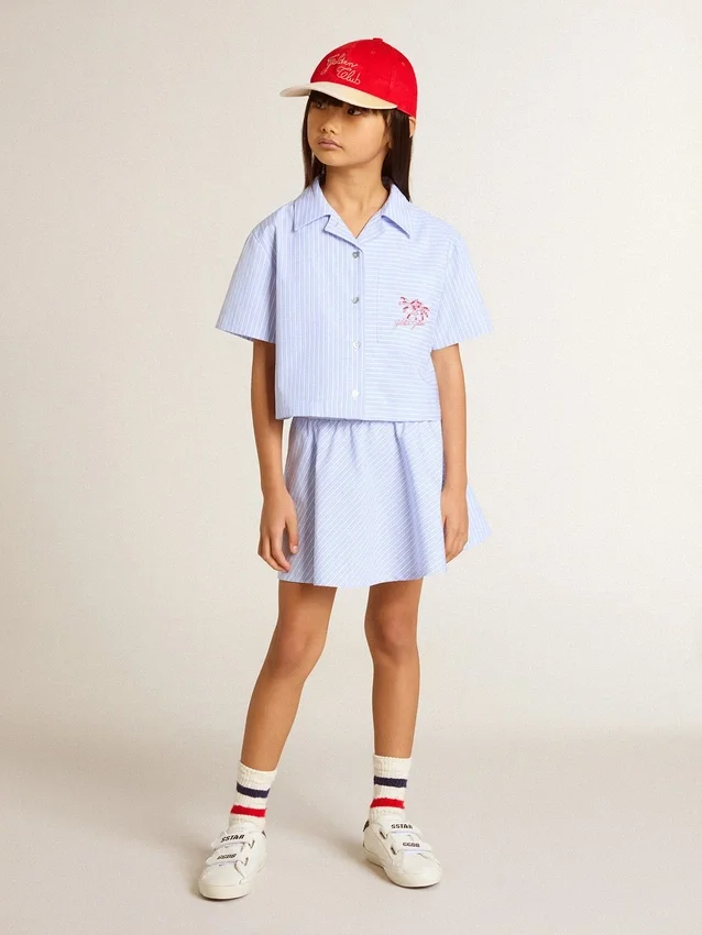 Camisa corta para niñas de algodón a rayas azul claro