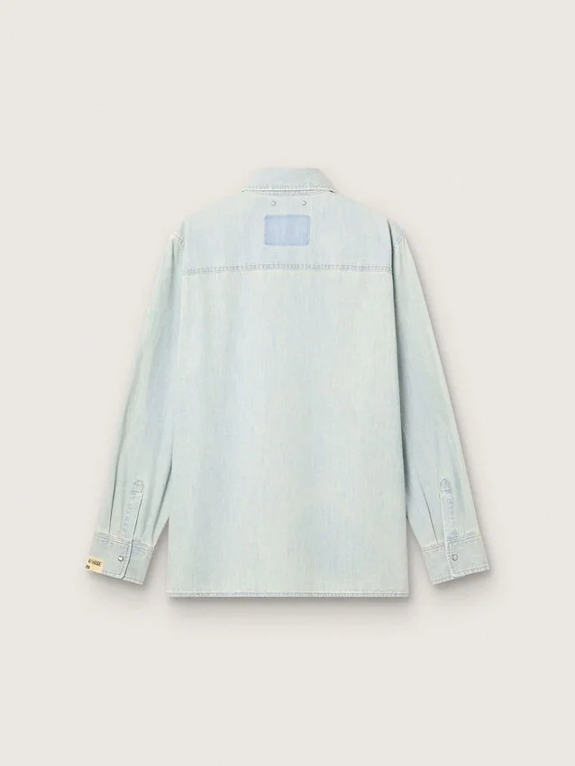 Camisa oversize de hombre en denim azul claro