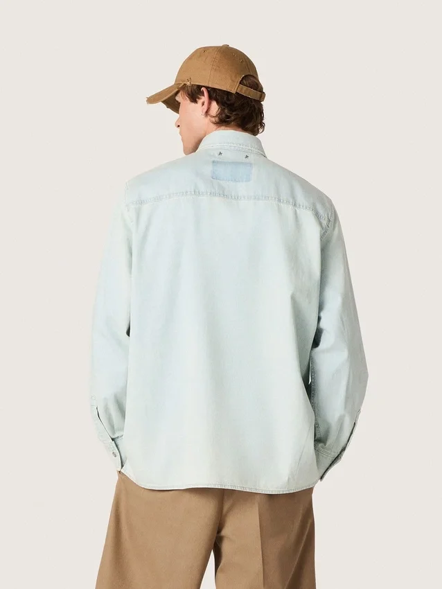 Camisa oversize de hombre en denim azul claro