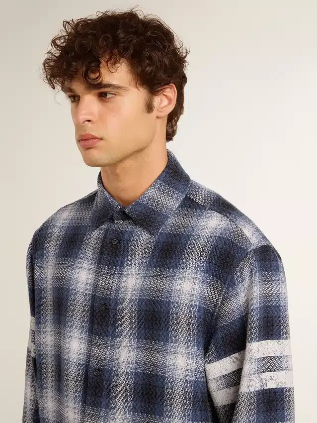 Camisas azules de hombre con estampado de cuadros en 3D y diseño en la espalda