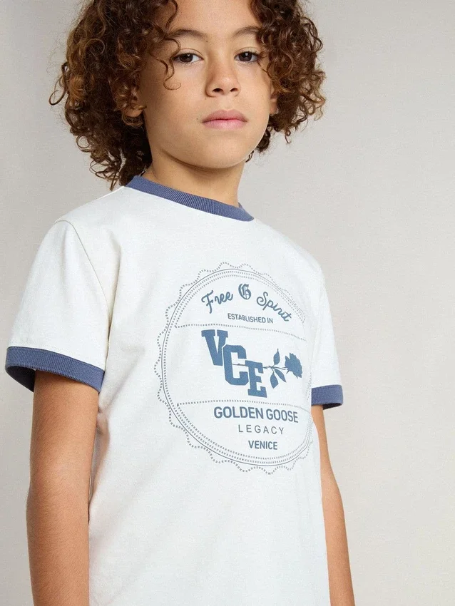 Camisas blancas para niños con estampado azul