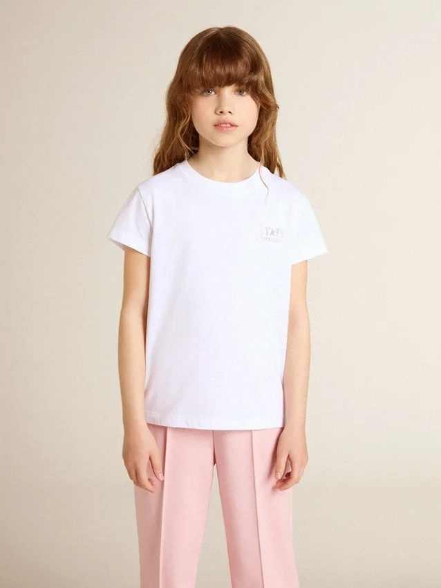 Camisas blancas y plateadas con logotipo y estrella grande con purpurina plateada