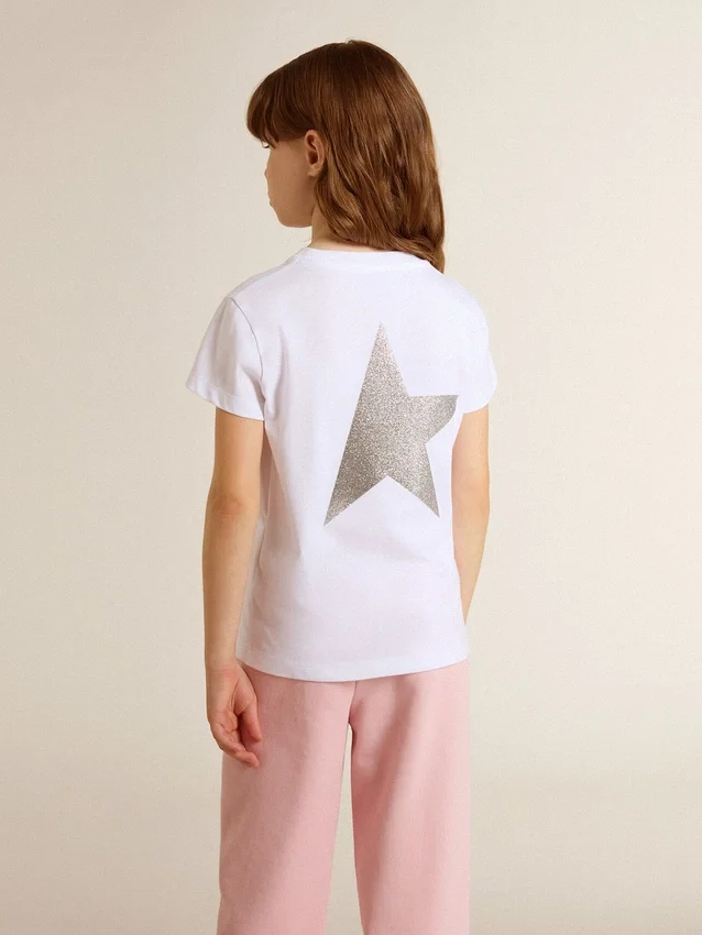 Camisas blancas y plateadas con logotipo y estrella grande con purpurina plateada