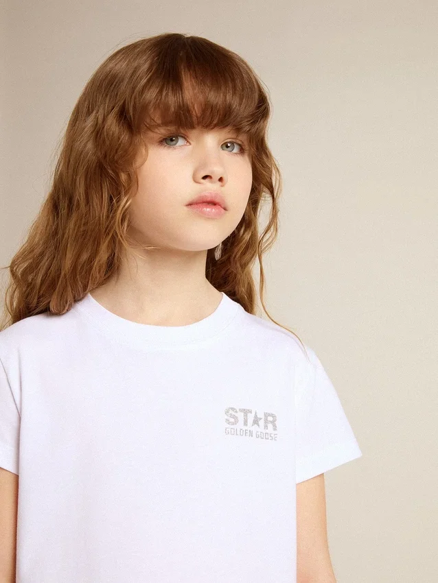 Camisas blancas y plateadas con logotipo y estrella grande con purpurina plateada