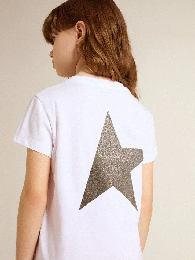 Camisas blancas y plateadas con logotipo y estrella grande con purpurina plateada