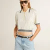 Camisas cortas de mujer de algodón blanco desgastado con ribetes azules