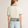 Camisas cortas de mujer de algodón blanco desgastado con ribetes azules