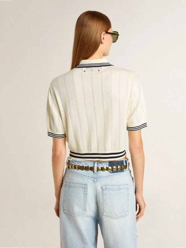 Camisas cortas de mujer de algodón blanco desgastado con ribetes azules