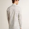 Camisas de algodón blancas para hombre con finas rayas burdeos