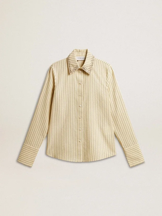 Camisas de color crudo con rayas y cristales bordados