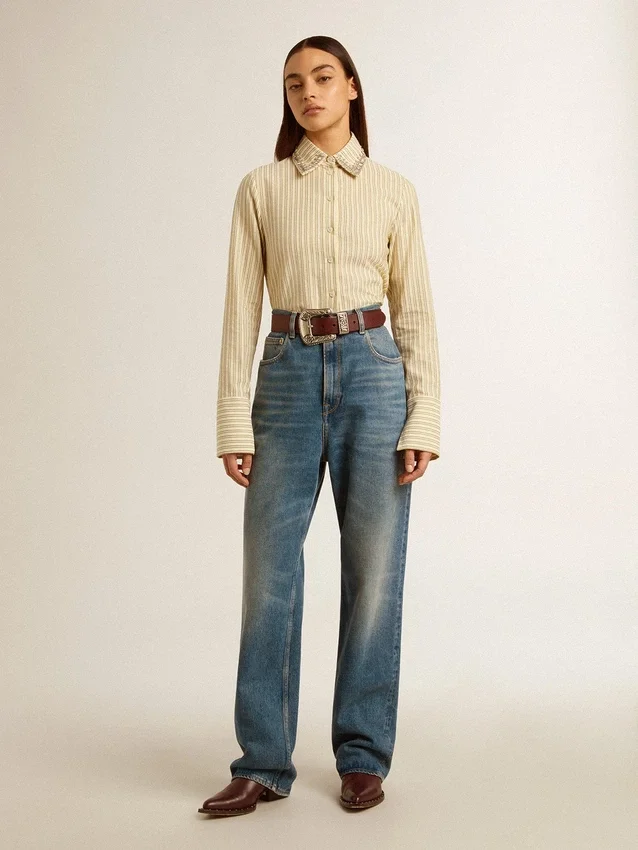 Camisas de color crudo con rayas y cristales bordados