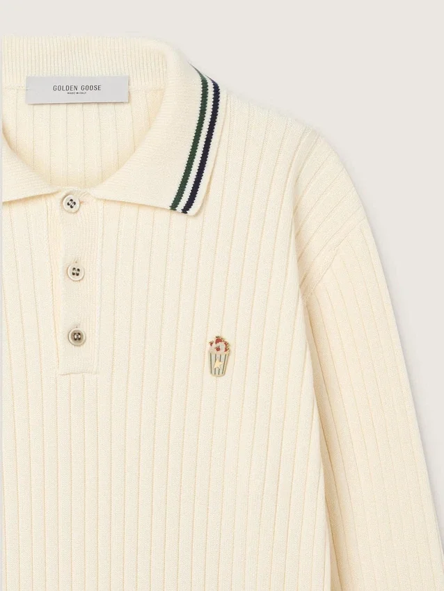 Camisas de manga larga para hombre de punto blanco con ribetes en contraste y un pin extraíble