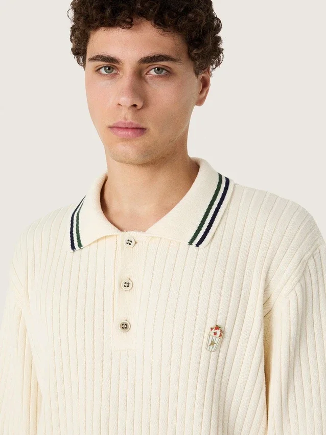 Camisas de manga larga para hombre de punto blanco con ribetes en contraste y un pin extraíble
