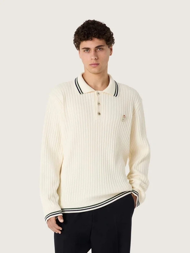 Camisas de manga larga para hombre de punto blanco con ribetes en contraste y un pin extraíble