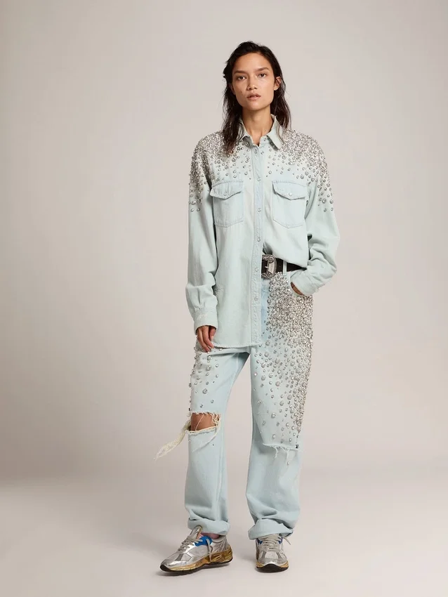 Camisas de mujer estilo «boyfriend» decoloradas con cristales cabujón