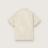 Camisas de niños a rayas en colores crudo, beige y gris con bordado «Frutteria Golden»