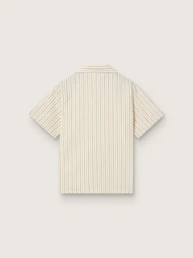 Camisas de niños a rayas en colores crudo, beige y gris con bordado «Frutteria Golden»