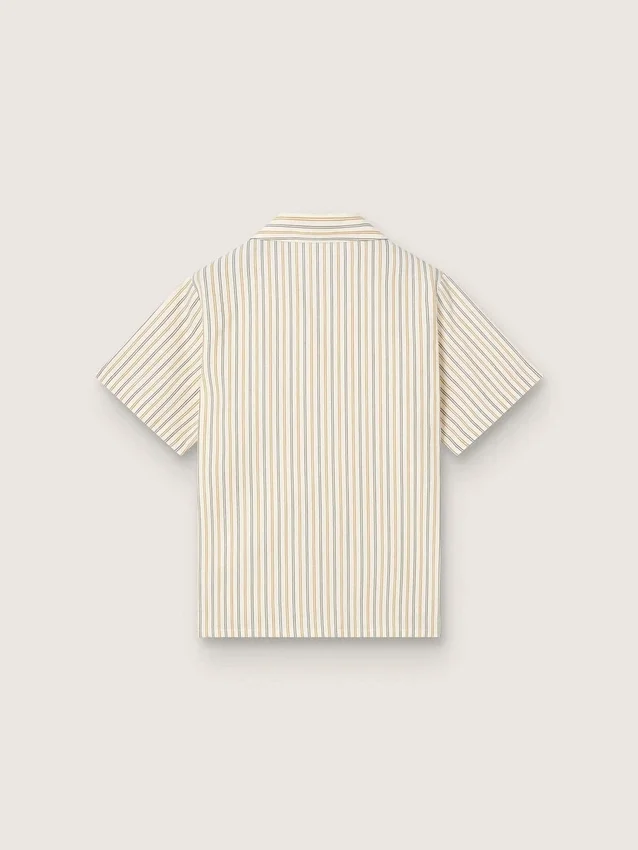 Camisas de niños a rayas en colores crudo, beige y gris con bordado «Frutteria Golden»