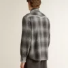 Camisas grises de hombre con bordado blanco