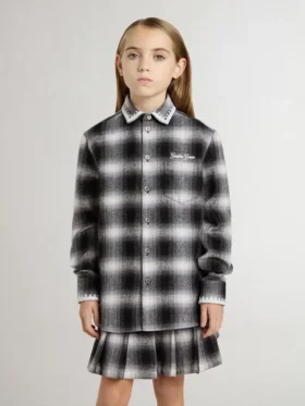Camisas infantiles a cuadros blancos y negros con bordados blancos