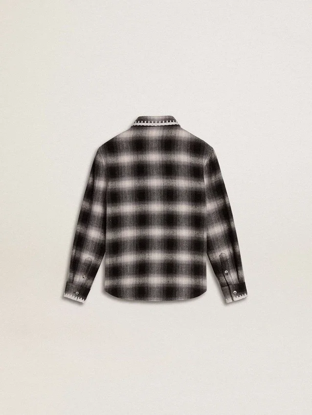 Camisas infantiles a cuadros blancos y negros con bordados blancos