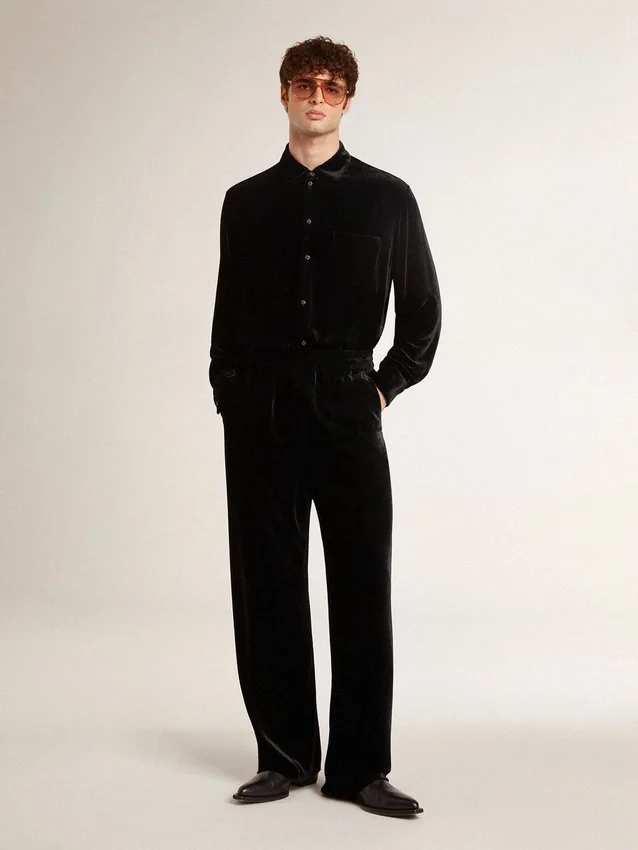 Camisas negras con efecto terciopelo y bordados