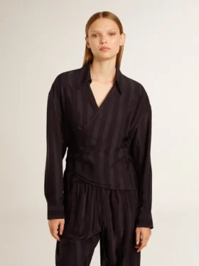 Camisas negras de mujer con rayas verticales y cierre con nudo lateral