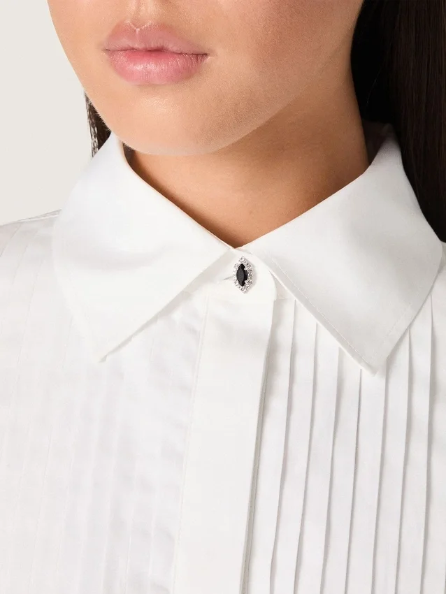 Camisas oversize de mujer en algodón blanco con detalle plisado y botones de joyería