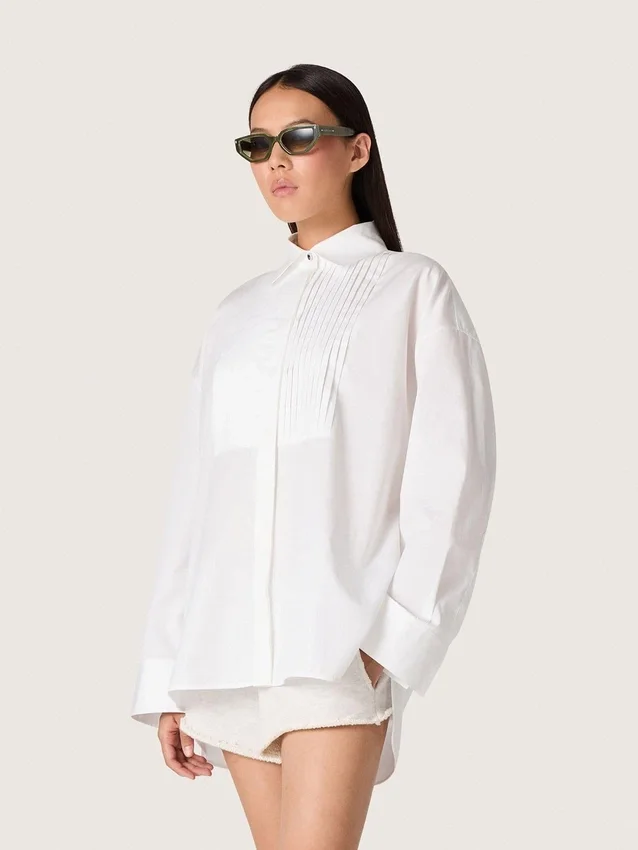 Camisas oversize de mujer en algodón blanco con detalle plisado y botones de joyería