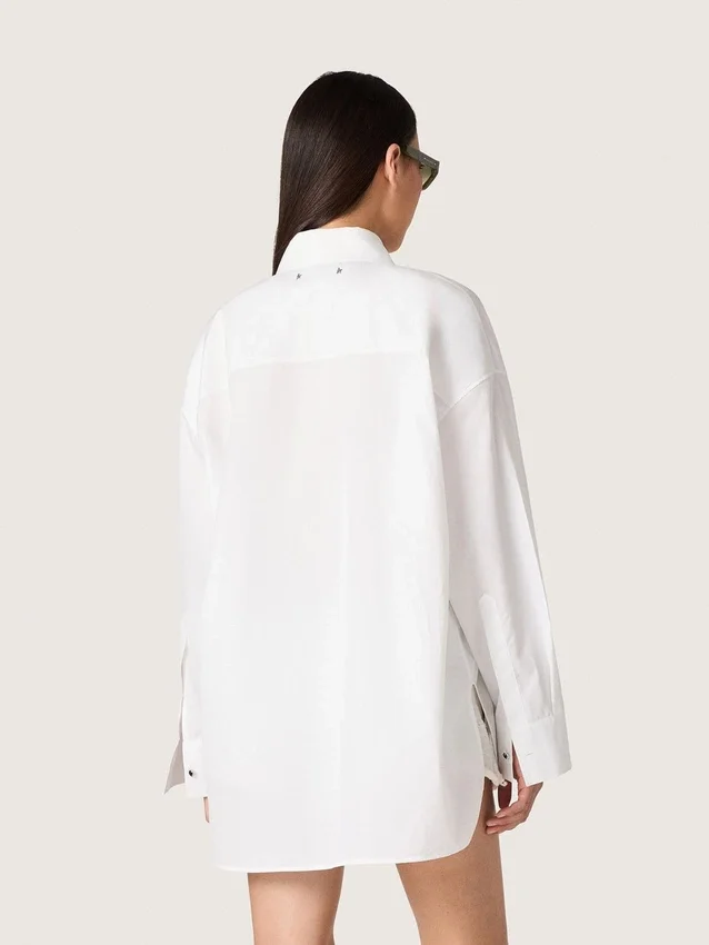 Camisas oversize de mujer en algodón blanco con detalle plisado y botones de joyería