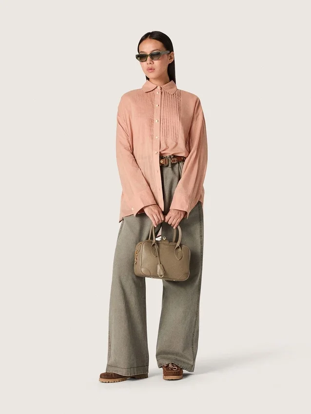 Camisas oversize de mujer en gasa de algodón color coral con detalle plisado