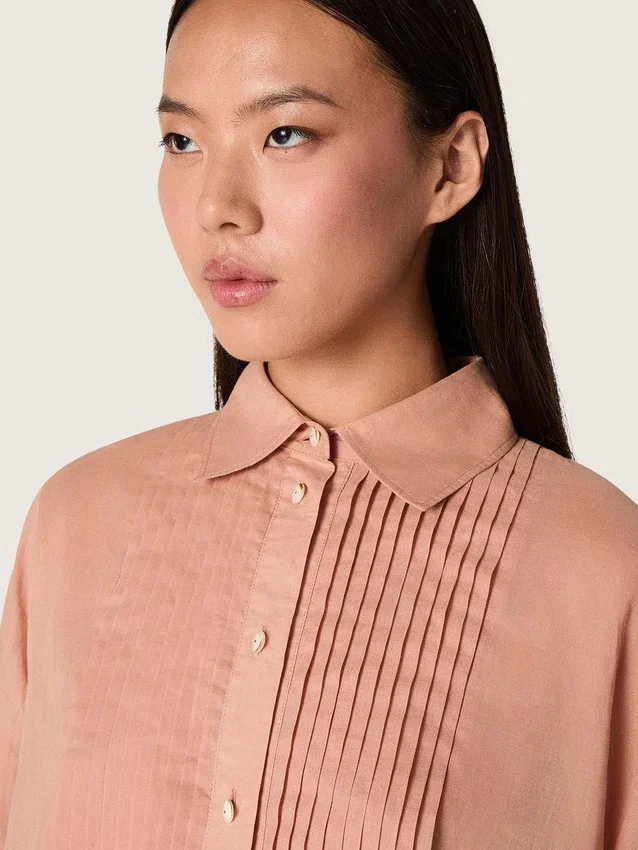 Camisas oversize de mujer en gasa de algodón color coral con detalle plisado