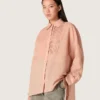 Camisas oversize de mujer en gasa de algodón color coral con detalle plisado