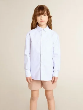Camisas para niños de algodón a rayas azul claro y blancas con logotipo bordado