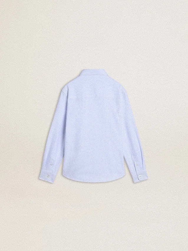 Camisas para niños de algodón a rayas azul claro y blancas con logotipo bordado