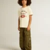 Camisas para niños en blanco desgastado con letras multicolores