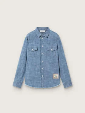 Camisas unisex «Journey» de cambray de algodón azul claro con bajo con flecos y parche bordado