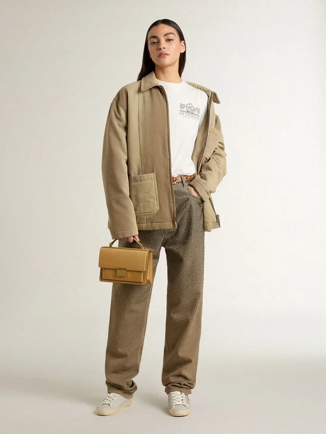 Camiseta blanca de mujer con estampado negro en el pecho
