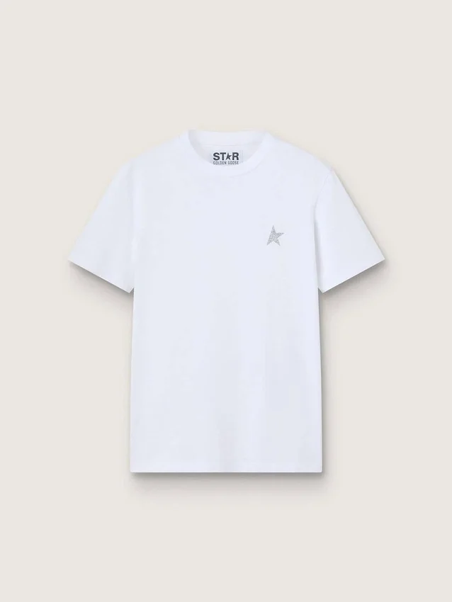 Camiseta blanca de mujer con una estrella plateada brillante en la parte delantera