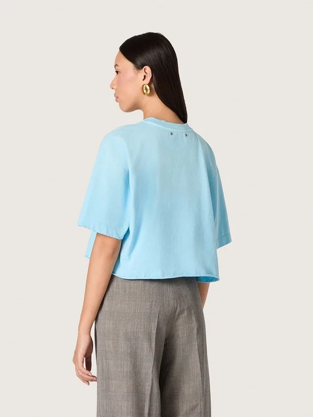 Camiseta corta de mujer en jersey de algodón azul claro con estampado gráfico