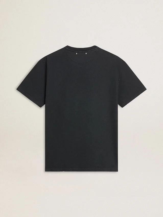 Camiseta de algodón para hombre en negro desgastado con estampado en la parte delantera